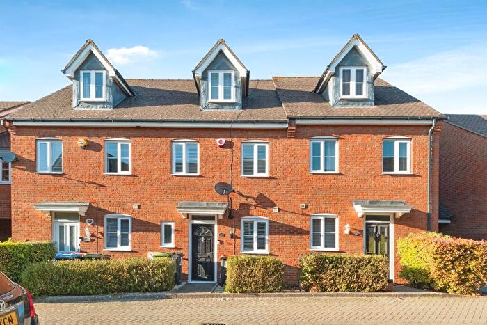 3 Bedroom Town House For Sale In Hopton Grove, Newport Pagnell, MK16