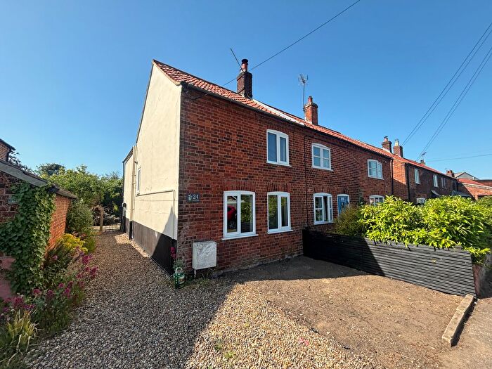 3 Bedroom Semi-Detached House To Rent In Cawston Road, Aylsham, Norwich, NR11