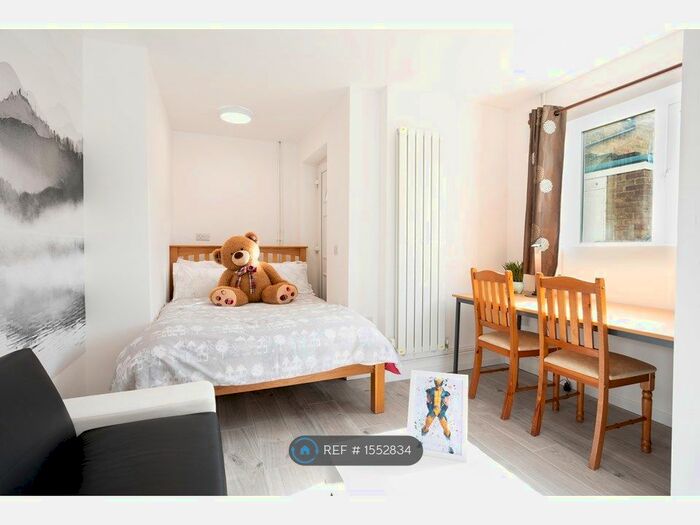 Studio To Rent In Turpyn Court, Cambridge, CB4