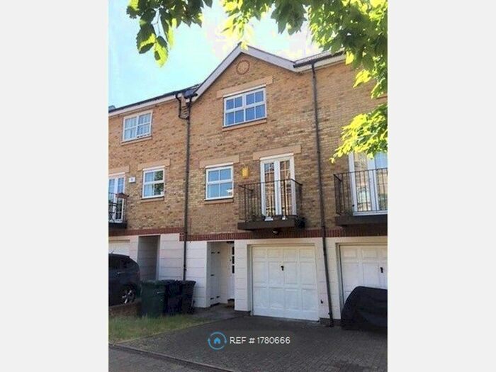 4 Bedroom Terraced House To Rent In Highgrove Close, London, N11