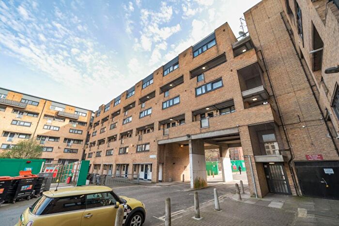 3 Bedroom Flat To Rent In Queens Drive, Datchworth Court, N4