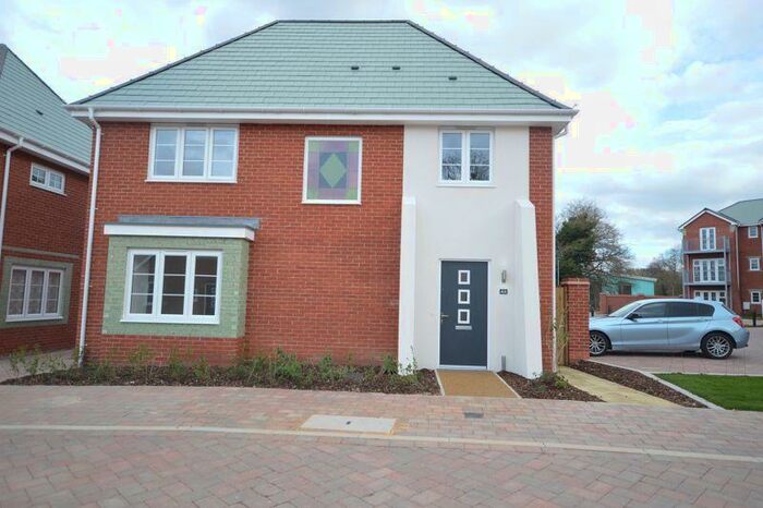 Detached House To Rent In Kilty Place, Daws Hill, High Wycombe, HP11