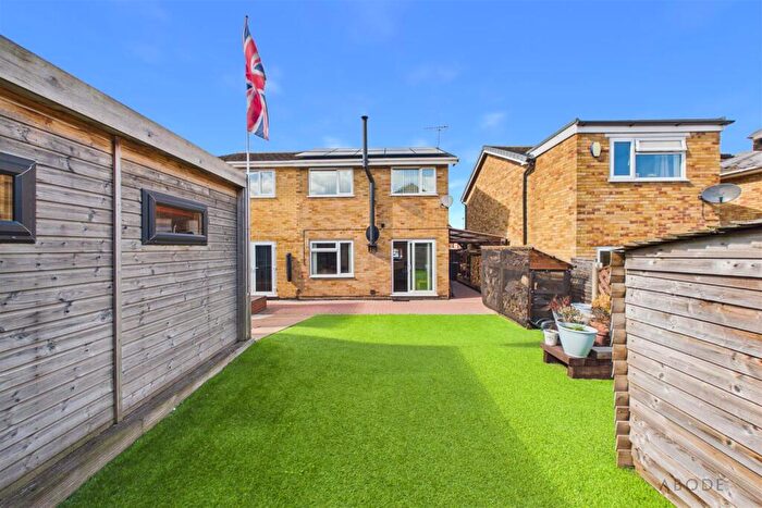 4 Bedroom Detached House For Sale In Holme Farm Avenue, Stapenhill, Burton Upon Trent, DE15