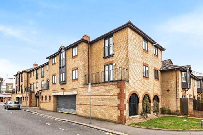 1 Bedroom Apartment To Rent In Hardman Road, Kingston Upon Thames, KT2