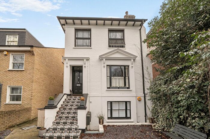2 Bedroom Flat For Sale In Hardwicke Road, London, W4