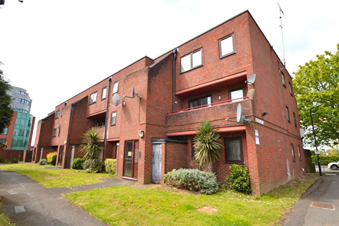 2 Bedroom Apartment To Rent In Blair Road, Slough, Berkshire, SL1