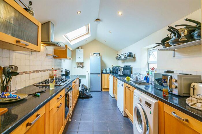 6 Bedroom Maisonette To Rent In £.ppw - Hazelwood Avenue, Newcastle Upon Tyne, NE2