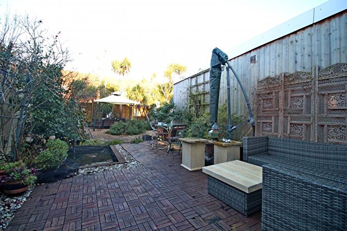 3 Bedroom Semi-Detached House To Rent In Winchester Road, Hanworth, Feltham, TW13