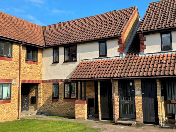 1 Bedroom Flat To Rent In Highwoods, CO4