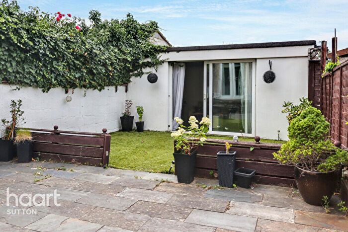 2 Bedroom Flat For Sale In Bond Road, Mitcham, CR4