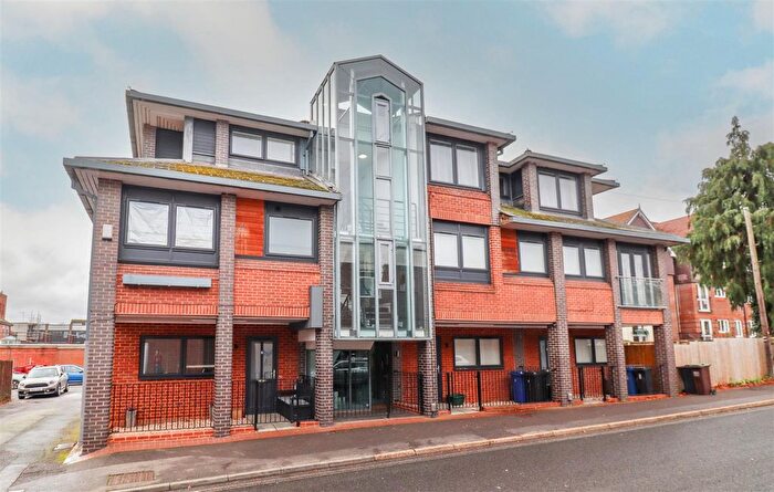 2 Bedroom Flat For Sale In Branksomewood Road, Fleet, GU51