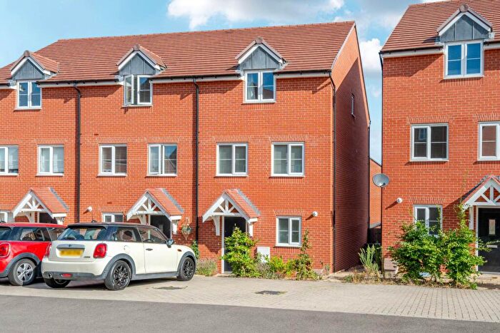 4 Bedroom End Of Terrace House For Sale In Dragonfly Crescent, Biddenham, MK40