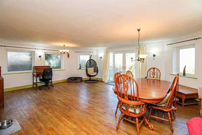 4 Bedroom Semi-detached House For Sale In Towngate, Ossett, WF5