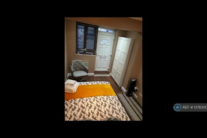 Studio To Rent In Annexe, London, SE28