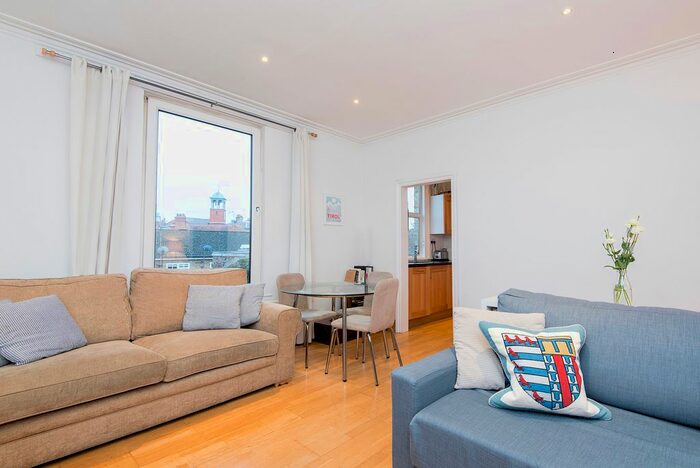 2 Bedroom Flat To Rent In Lancaster Road, London, SW19