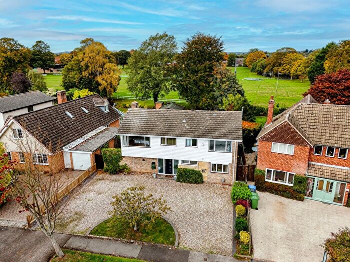 4 Bedroom Detached House For Sale In Manor Green, Stratford-Upon-Avon, CV37