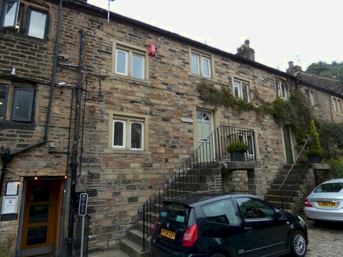 2 Bedroom Cottage To Rent In St. Marys Gate, OL3