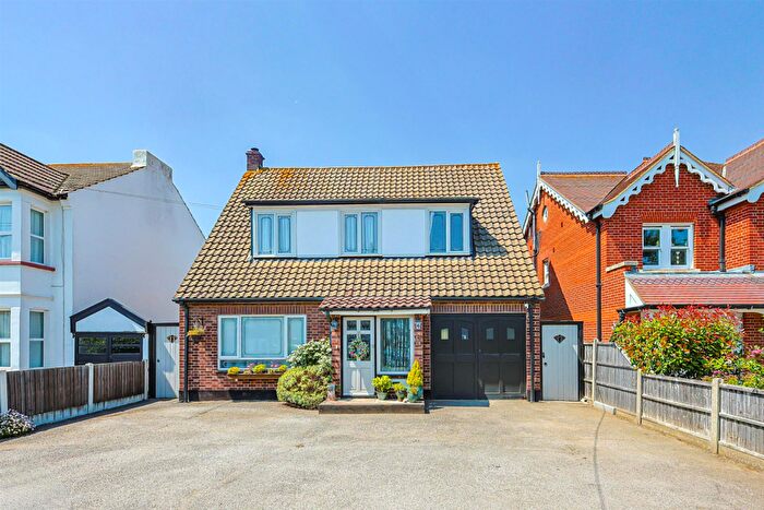 4 Bedroom Detached House For Sale In Greensward Lane, Hockley, SS5