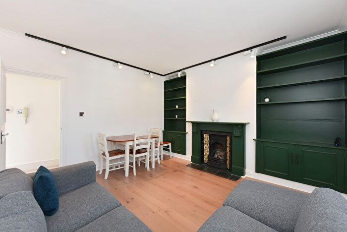2 Bedroom Flat To Rent In Trent Road, SW2
