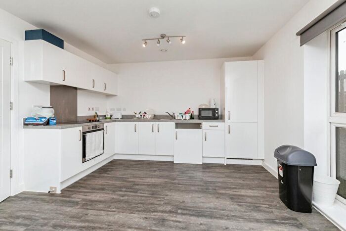 2 Bedroom Flat For Sale In Flatts Close, Bristol, BS34