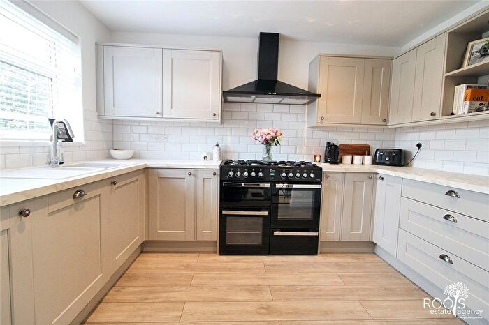 3 Bedroom Semi-Detached House For Sale In Ilkley Way, Thatcham, RG19