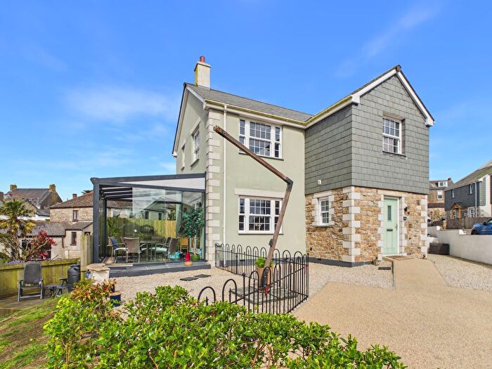 4 Bedroom Property For Sale In The Floras, Immaculate Detached Family Home, TR13