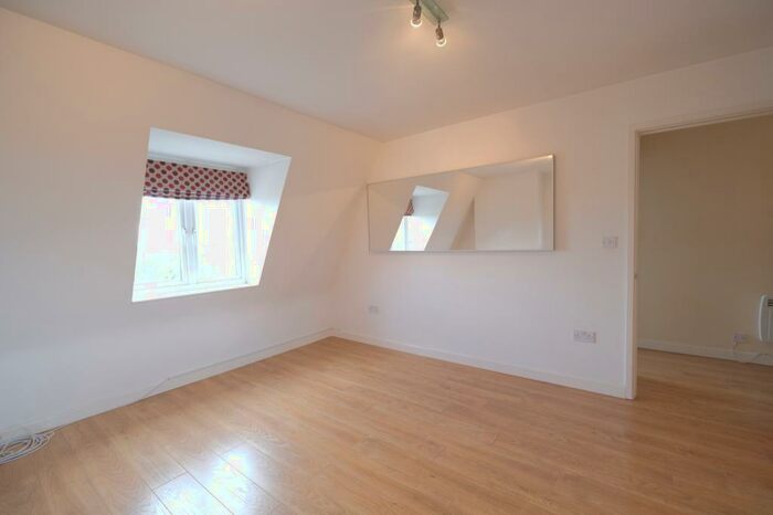 2 Bedroom Flat To Rent In Great North Road, New Barnet, EN5
