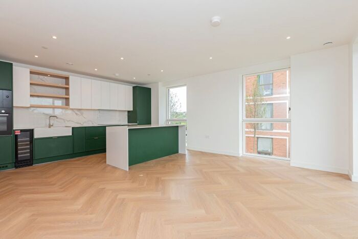 3 Bedroom Flat To Rent In The Hyde, London, NW9