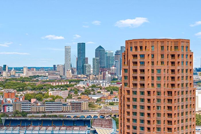 2 Bedroom Apartment For Sale In - Ilderton Road, London, SE15