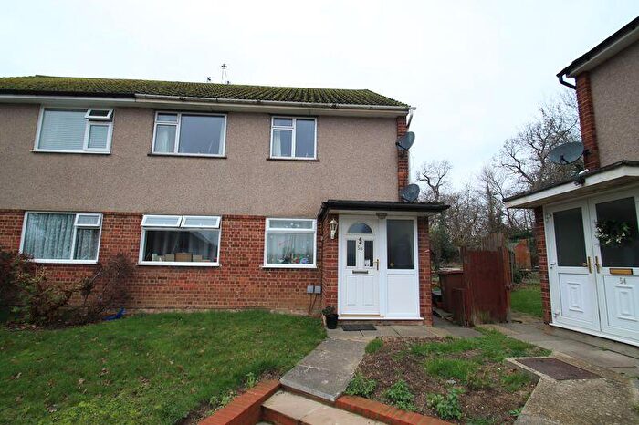 2 Bedroom Maisonette For Sale In Lea Vale, Dartford, DA1