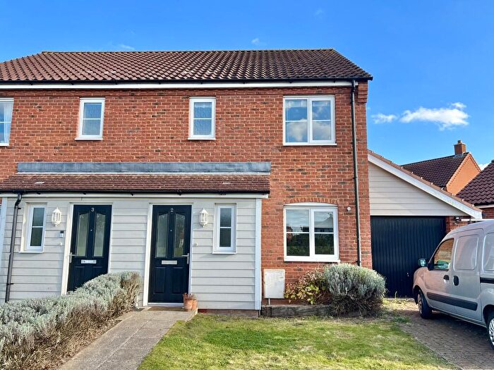 3 Bedroom Semi Detached House To Rent In Crome Drive, Hoveton, Norwich, Norfolk, NR12