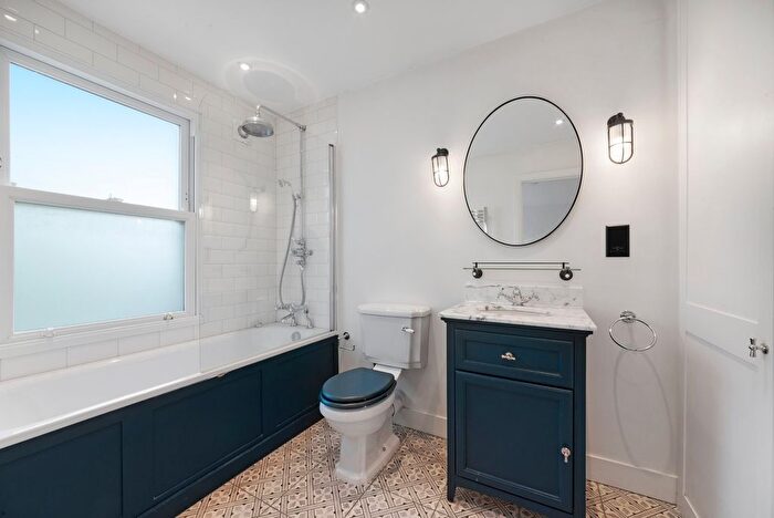 2 Bedroom Flat To Rent In Aldridge Road Villas, London, W11