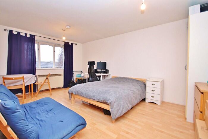Studio To Rent In Telegraph Place, London, E14
