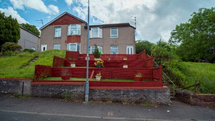 3 Bedroom Flat To Rent In Montford Avenue, Kings Park, Glasgow, G44