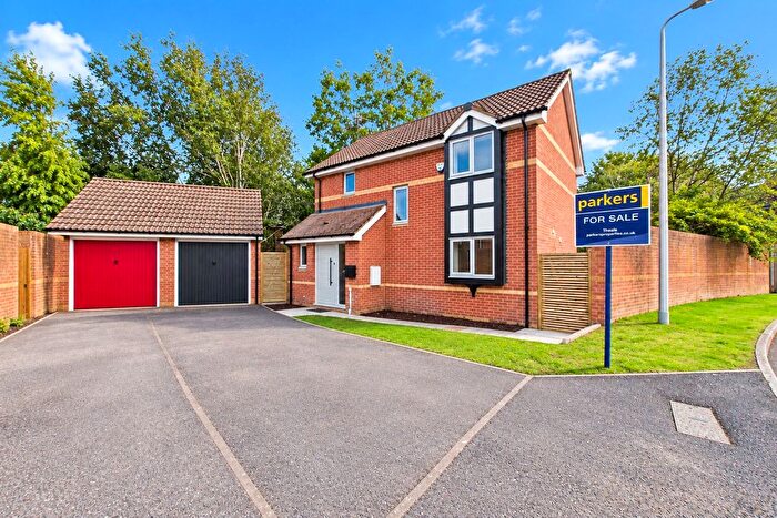3 Bedroom Detached House For Sale In Woodfield Way, Theale, Reading, Berkshire, RG7