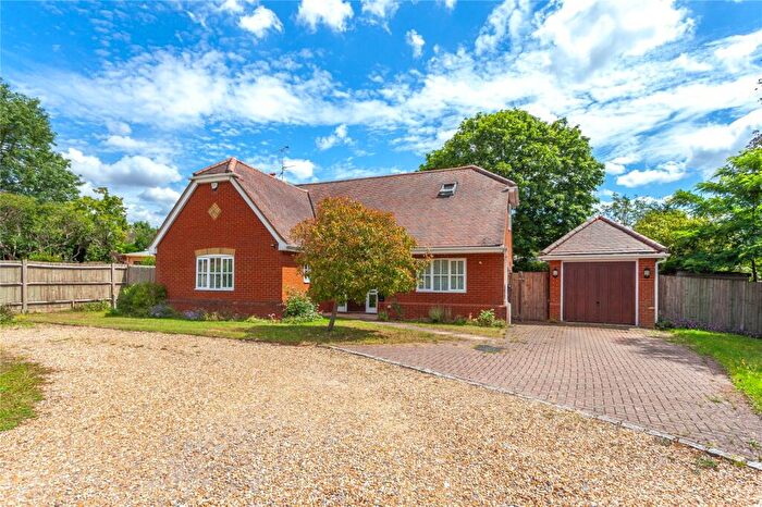 3 Bedroom Detached House For Sale In London Road, Ruscombe, Reading, Berkshire, RG10