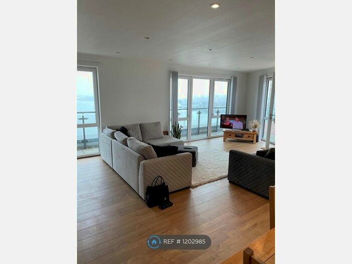 2 Bedroom Flat To Rent In Centenary Plaza, Southampton, SO19