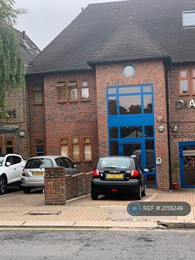 2 Bedroom Flat To Rent In Finchley Road, London, NW11