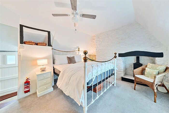 2 Bedroom Cottage For Sale In Yonder Street, Hooe Lake, PL9