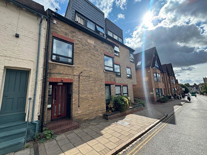 2 Bedroom Flat To Rent In Castle Street, Cambridge, Cambridgeshire, CB3