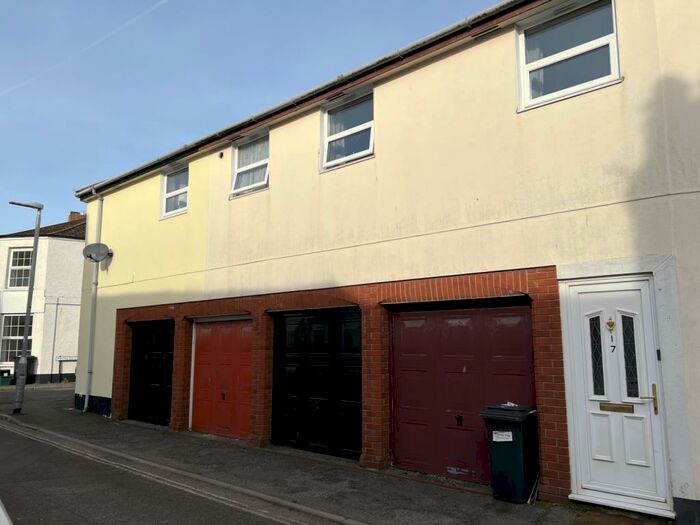 1 Bedroom Coach House To Rent In Dawlish, Devon, EX7