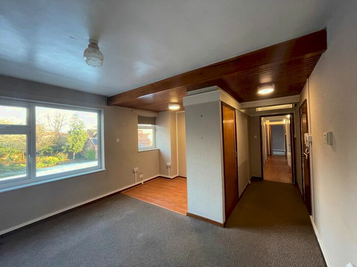 2 Bedroom Flat To Rent In Dee Lane, Wirral, CH48