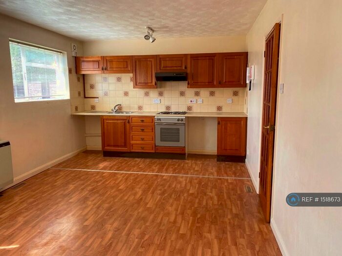 1 Bedroom Flat To Rent In Lampettsdowne, Corringham, Stanford-Le-Hope, SS17