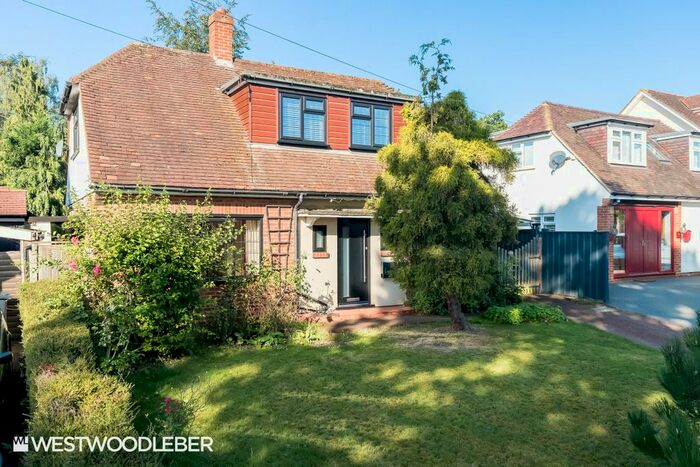 3 Bedroom Detached House To Rent In College Road, Hoddesdon, EN11