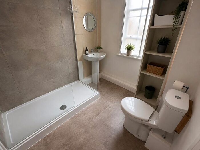 3 Bedroom House To Rent In - Seymour Street, L3