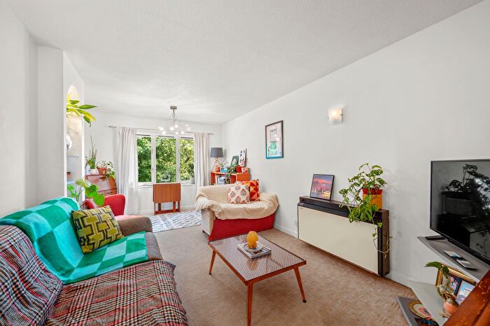 2 Bedroom Flat For Sale In Wulfstan House, , Saxon Close, Surbiton, KT6