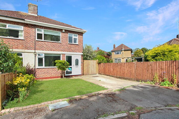 3 Bedroom Semi Detached House For Sale In Burnside, Rugby, CV22