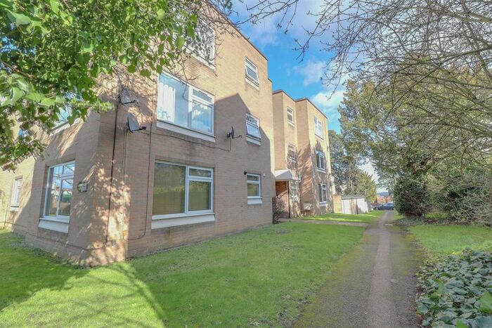 2 Bedroom Flat To Rent In Rawdon Drive, Hoddesdon, EN11