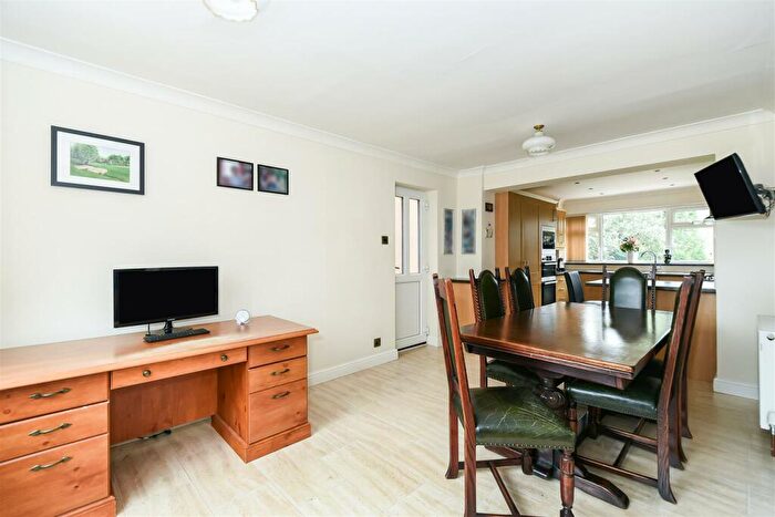 4 Bedroom Detached House For Sale In Canal Side West, Newport, HU15