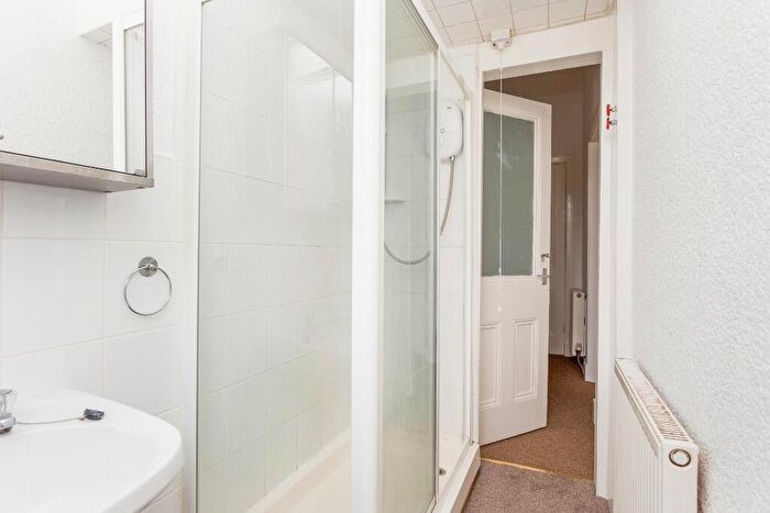 1 Bedroom Flat To Rent In Rossie Place, Abbeyhill, Edinburgh, EH7